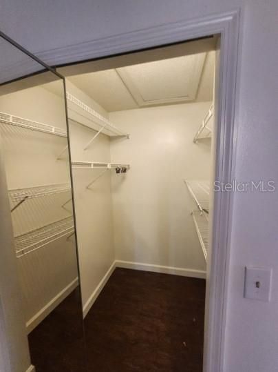Activo con contrato: $1,700 (3 camas, 2 baños, 1375 Pies cuadrados)