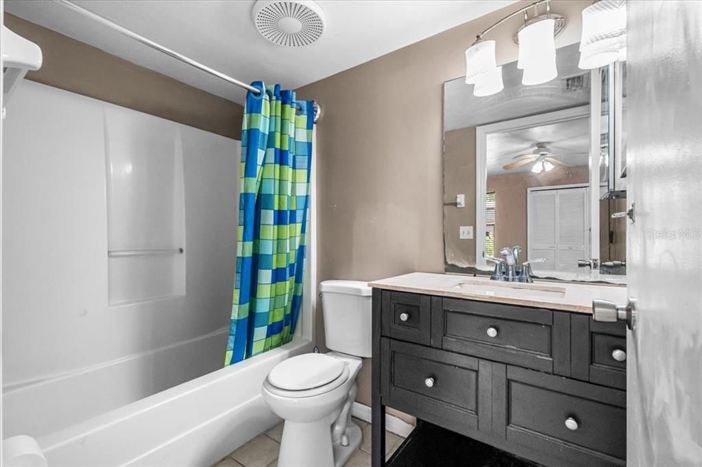 На продажу: $169,900 (3 спален, 3 ванн, 1370 Квадратных фут)