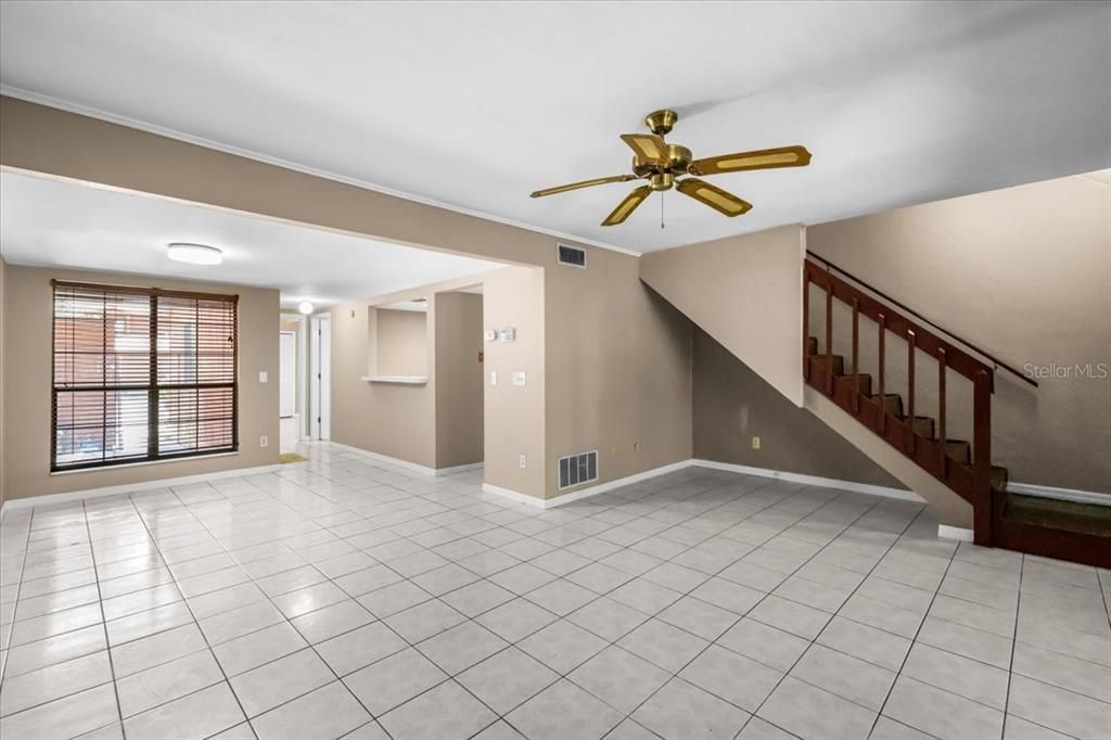 На продажу: $169,900 (3 спален, 3 ванн, 1370 Квадратных фут)