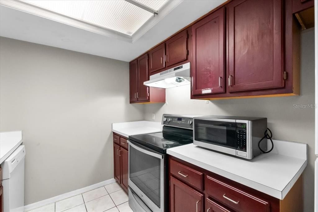 На продажу: $169,900 (3 спален, 3 ванн, 1370 Квадратных фут)