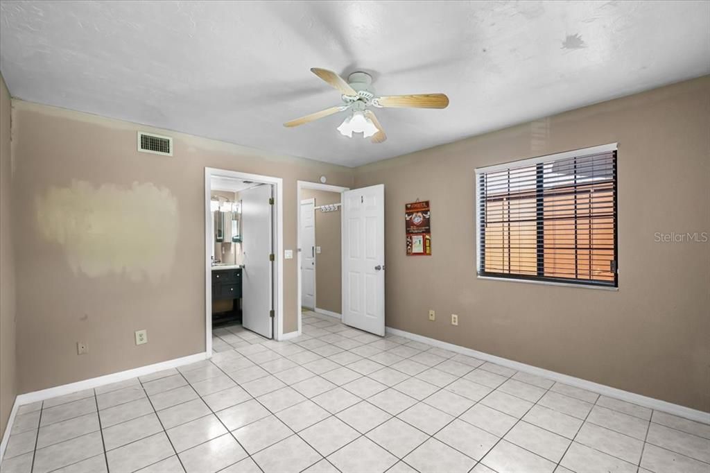 На продажу: $169,900 (3 спален, 3 ванн, 1370 Квадратных фут)