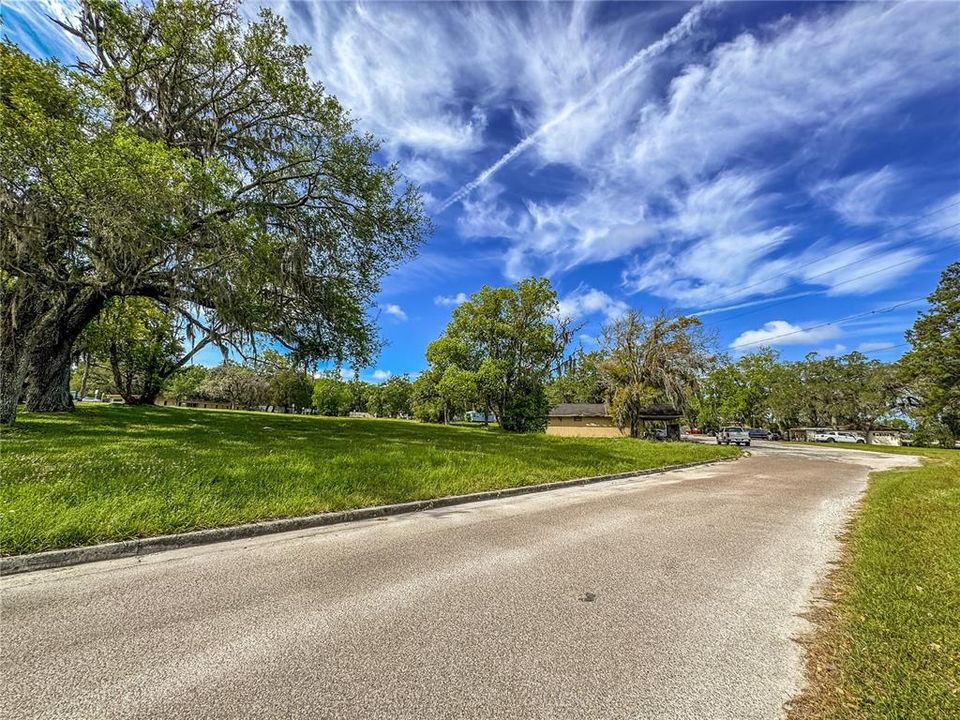 На продажу: $569,000 (2.37 acres)