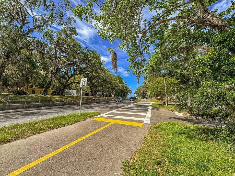 На продажу: $569,000 (2.37 acres)