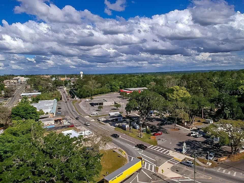На продажу: $569,000 (2.37 acres)