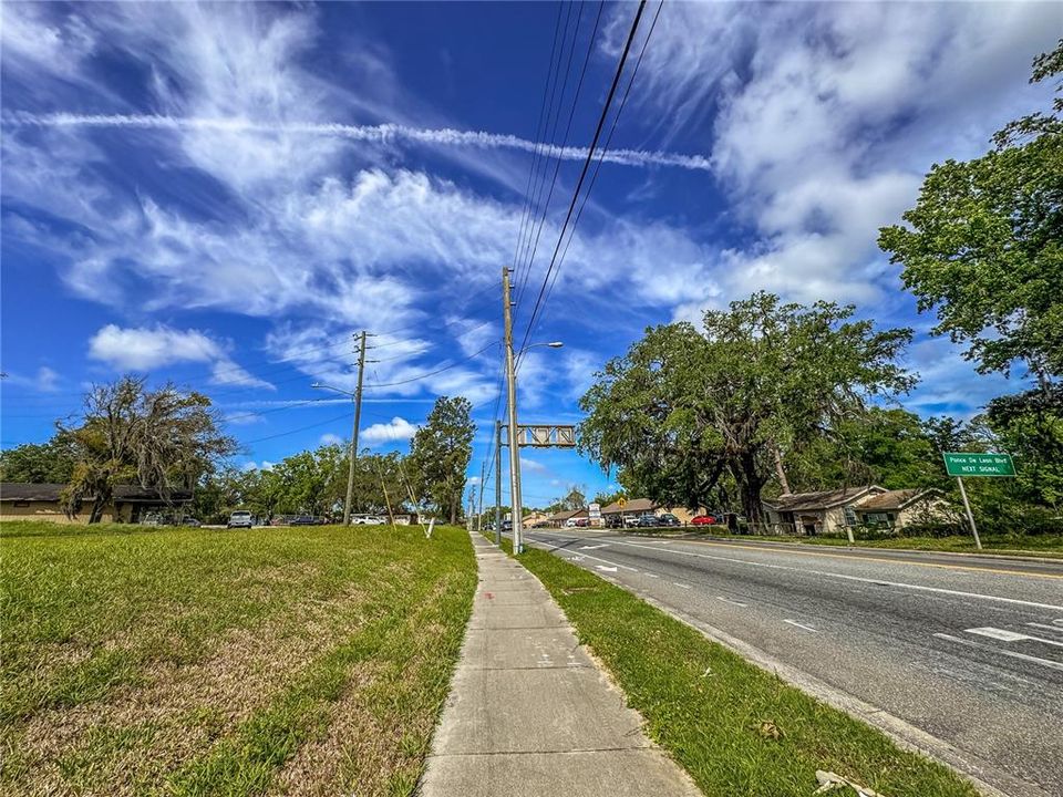 На продажу: $569,000 (2.37 acres)