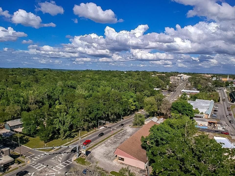 На продажу: $569,000 (2.37 acres)