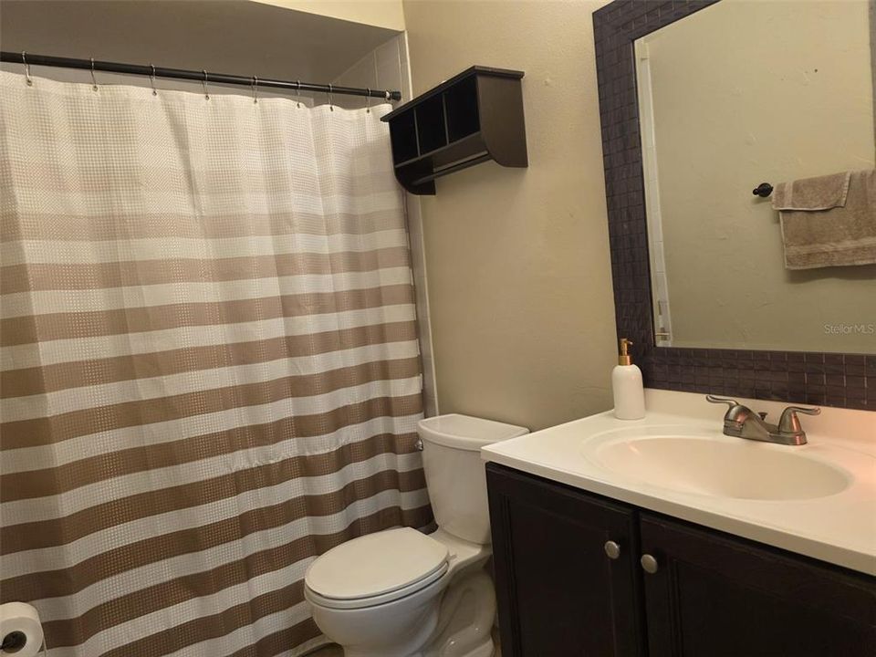 For Rent: $1,800 (2 beds, 1 baths, 1069 Square Feet)