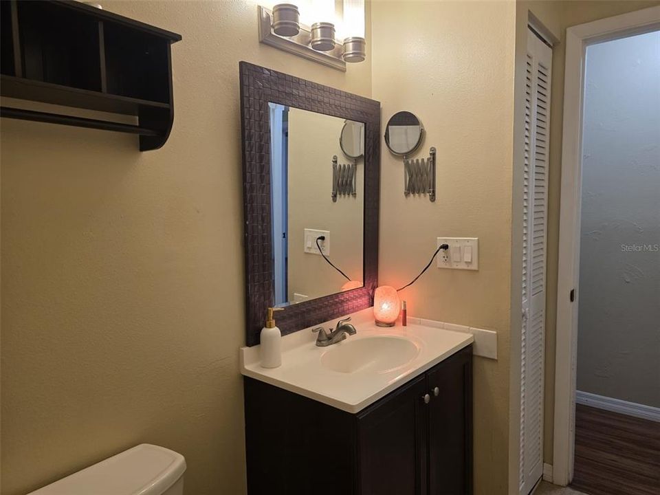 For Rent: $1,800 (2 beds, 1 baths, 1069 Square Feet)