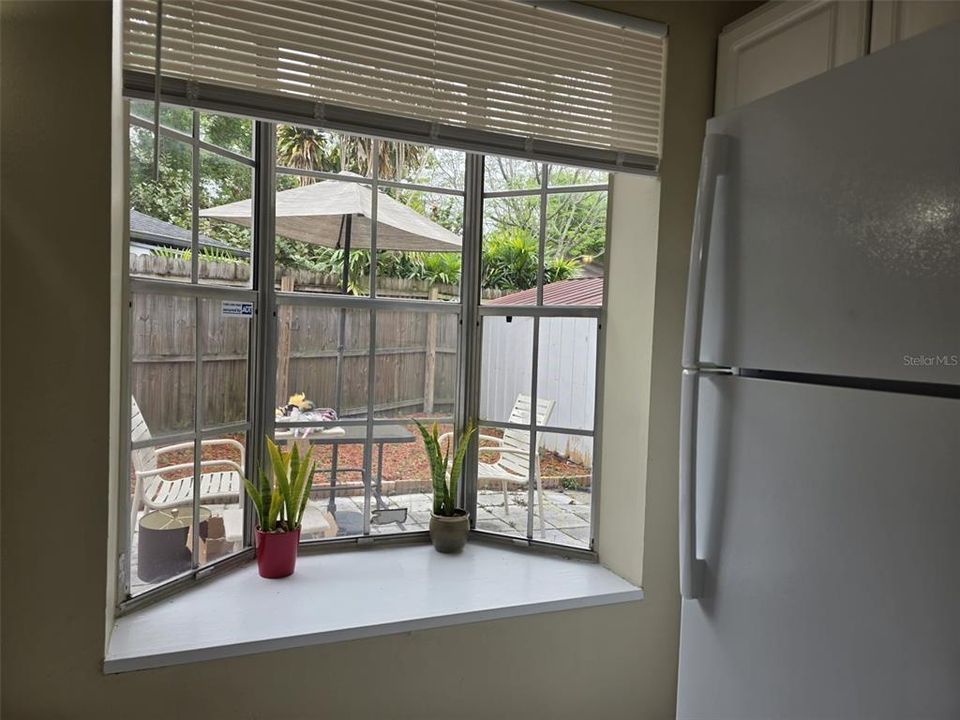 For Rent: $1,800 (2 beds, 1 baths, 1069 Square Feet)