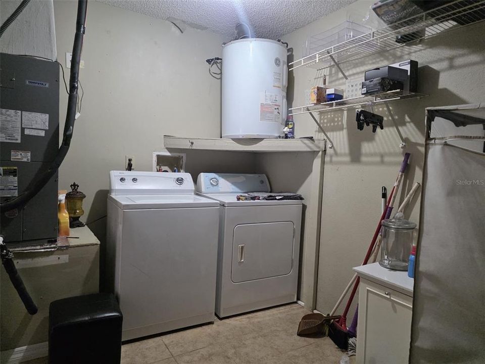 For Rent: $1,800 (2 beds, 1 baths, 1069 Square Feet)