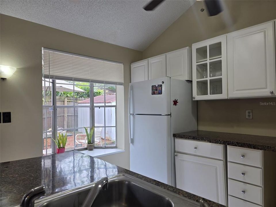 For Rent: $1,800 (2 beds, 1 baths, 1069 Square Feet)