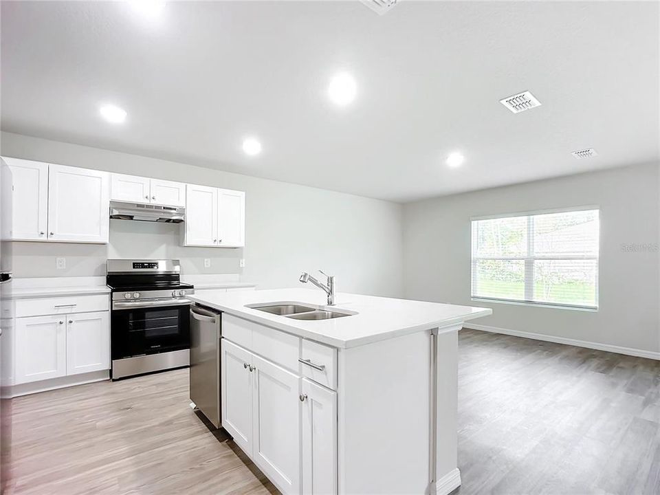 En Venta: $489,900 (4 camas, 0 baños, 1954 Pies cuadrados)