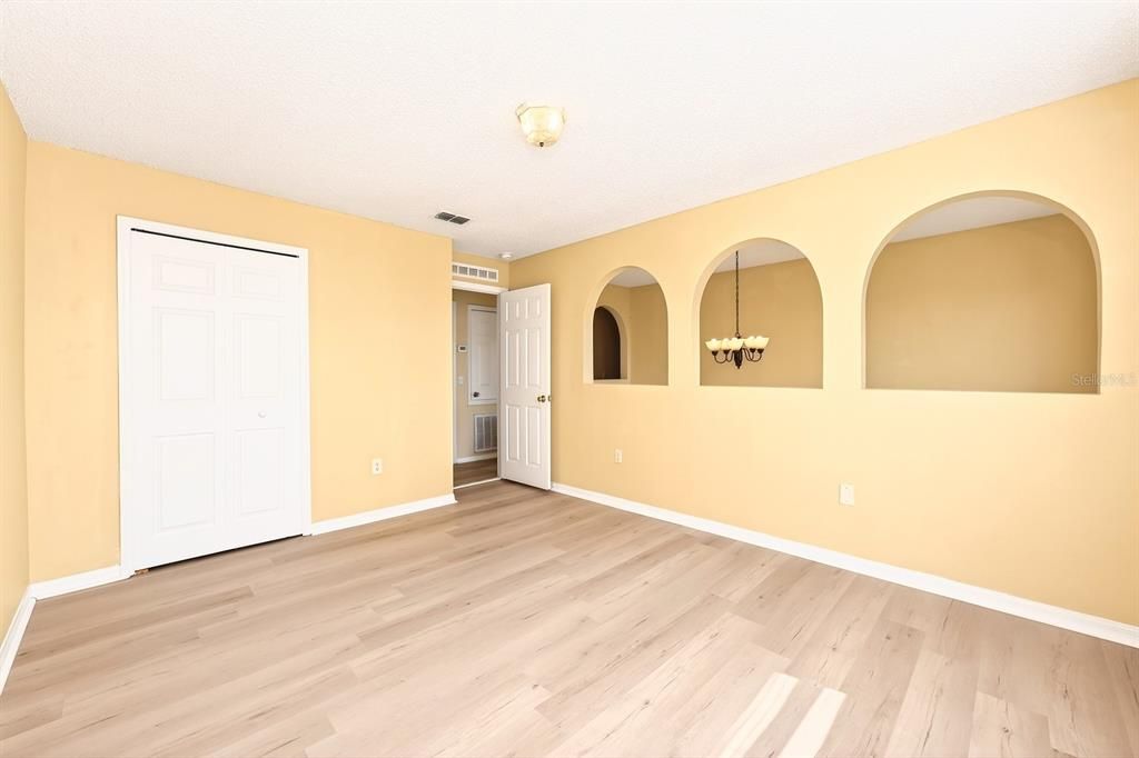 En Venta: $374,900 (4 camas, 2 baños, 2240 Pies cuadrados)