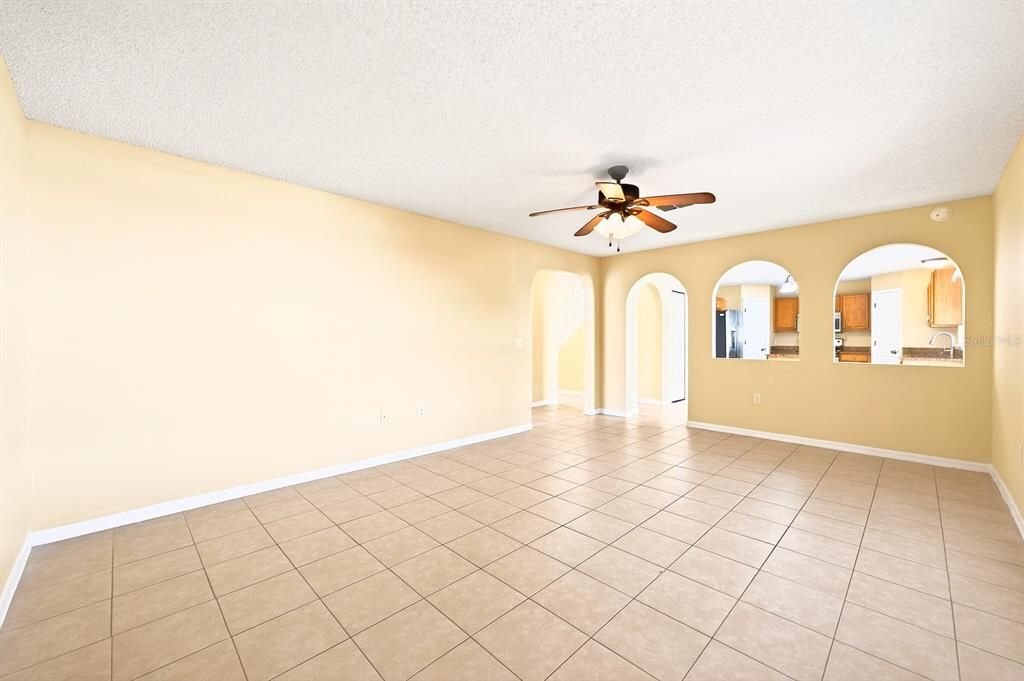 En Venta: $374,900 (4 camas, 2 baños, 2240 Pies cuadrados)