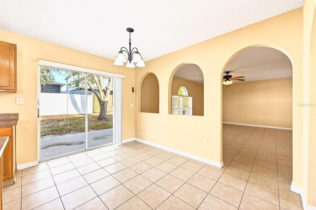 En Venta: $374,900 (4 camas, 2 baños, 2240 Pies cuadrados)