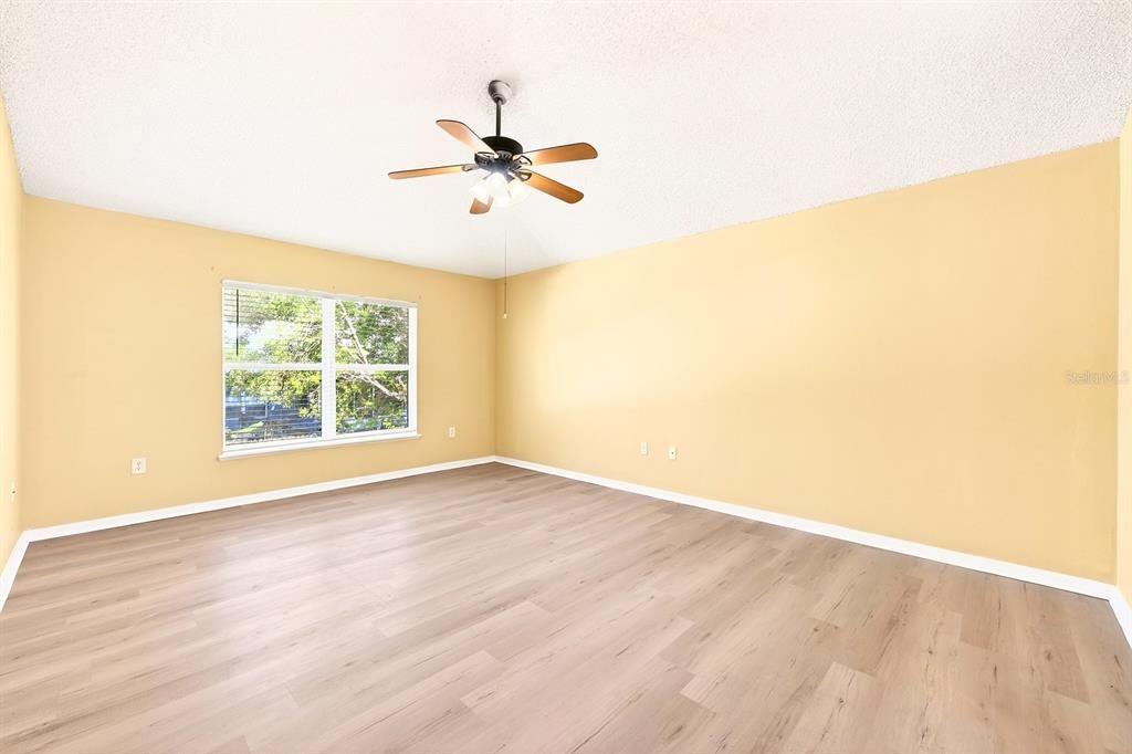 En Venta: $374,900 (4 camas, 2 baños, 2240 Pies cuadrados)