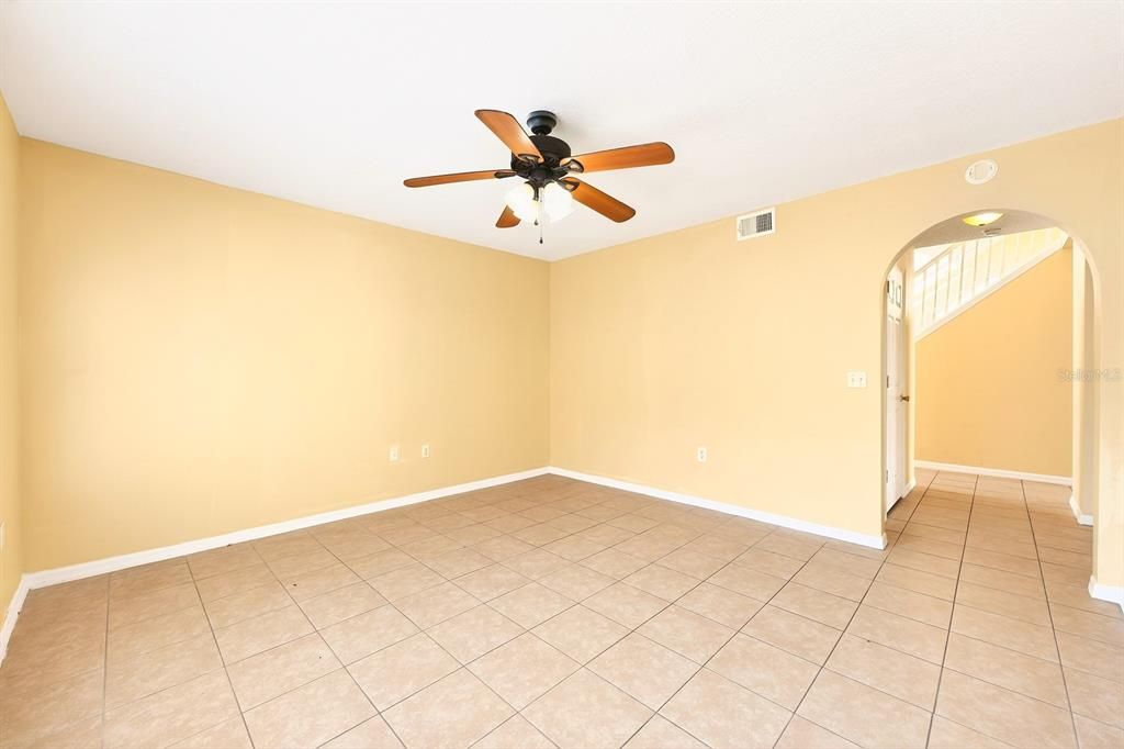 En Venta: $374,900 (4 camas, 2 baños, 2240 Pies cuadrados)