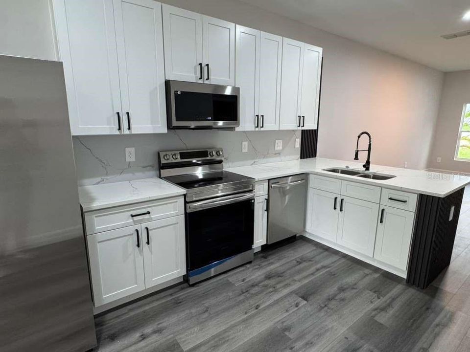 For Sale: $455,000 (6 beds, 0 baths, 2367 Square Feet)