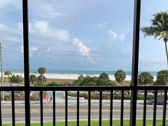 For Sale: $595,500 (1 beds, 1 baths, 816 Square Feet)