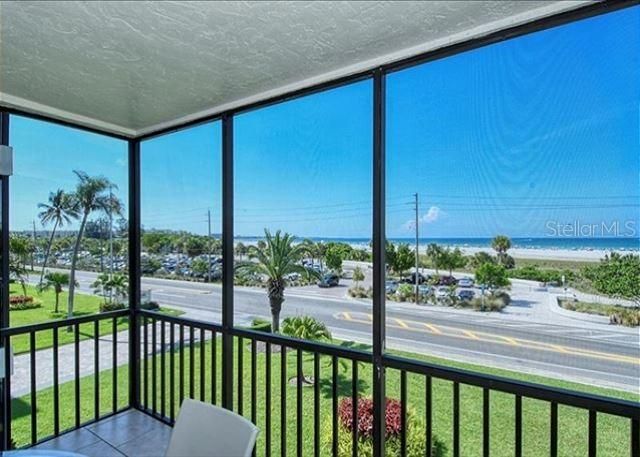 For Sale: $595,500 (1 beds, 1 baths, 816 Square Feet)