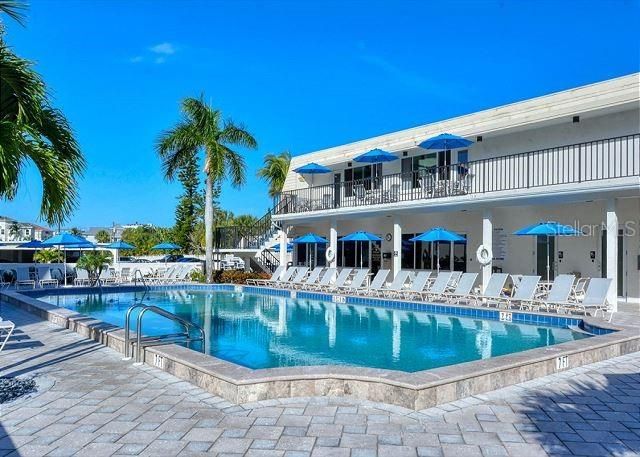 For Sale: $595,500 (1 beds, 1 baths, 816 Square Feet)