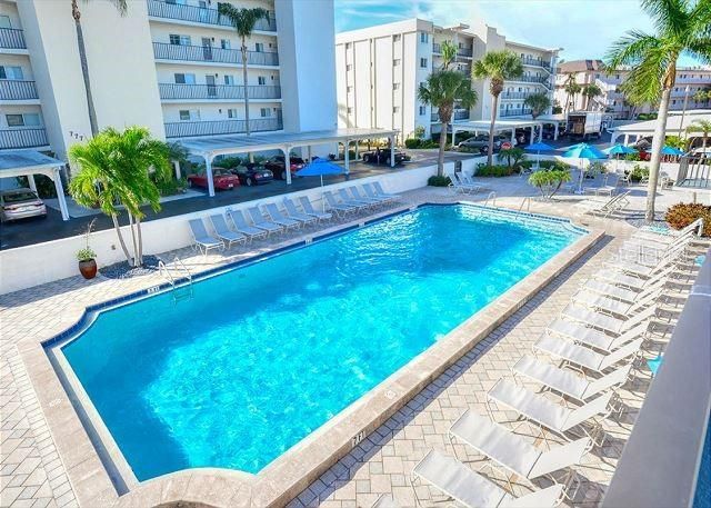 For Sale: $595,500 (1 beds, 1 baths, 816 Square Feet)