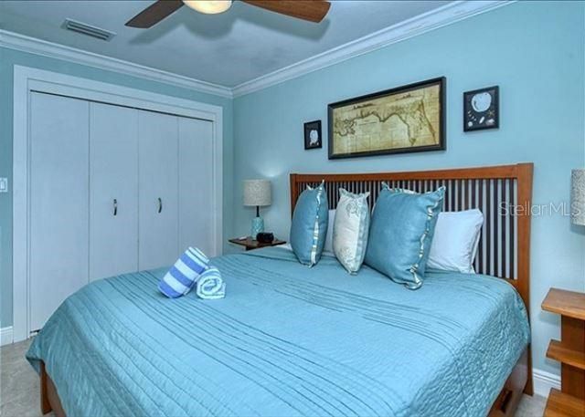 For Sale: $595,500 (1 beds, 1 baths, 816 Square Feet)