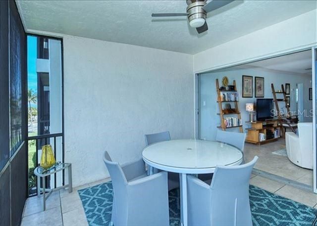 For Sale: $595,500 (1 beds, 1 baths, 816 Square Feet)