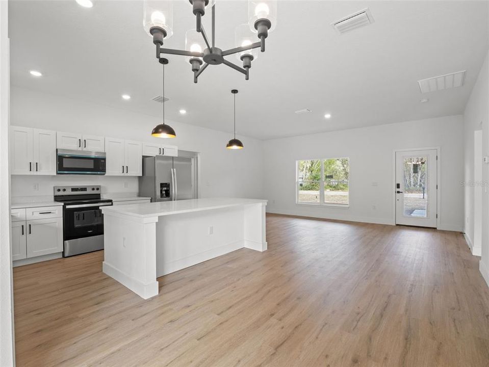 Active With Contract: $274,000 (3 beds, 2 baths, 1448 Square Feet)