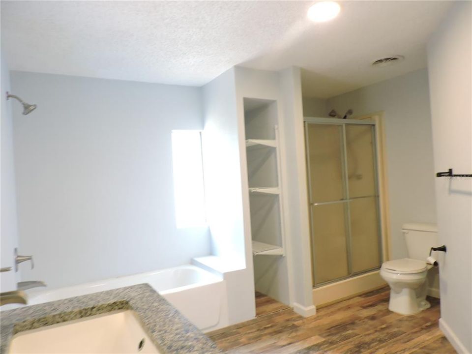 For Sale: $349,000 (3 beds, 2 baths, 1716 Square Feet)