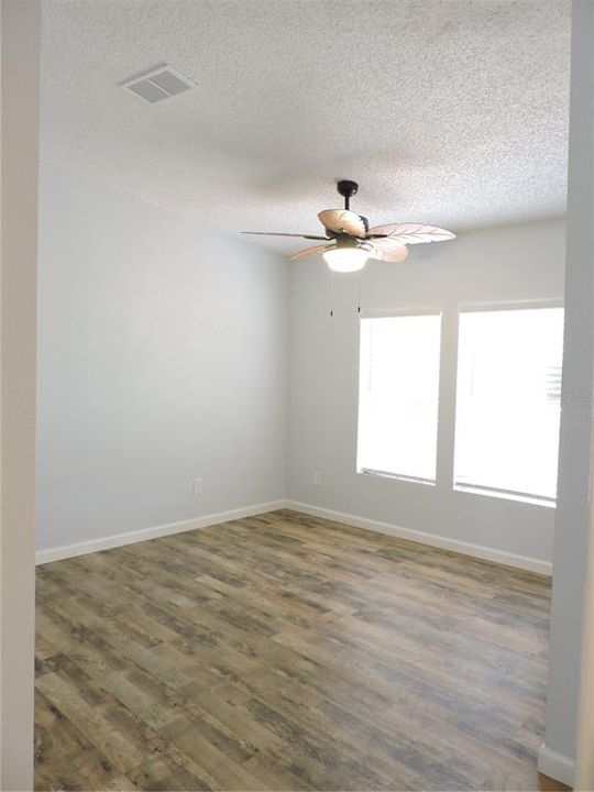 For Sale: $349,000 (3 beds, 2 baths, 1716 Square Feet)