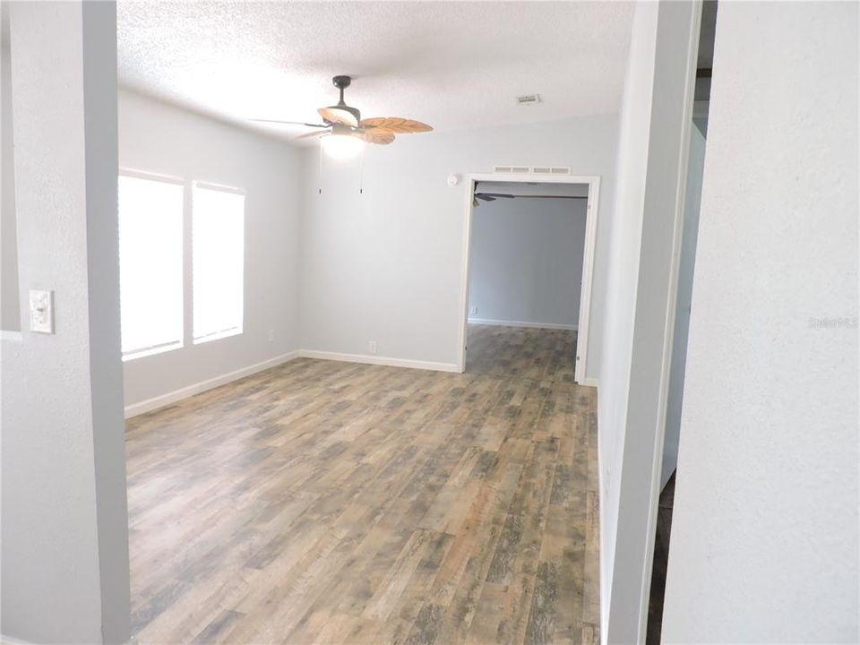 For Sale: $349,000 (3 beds, 2 baths, 1716 Square Feet)