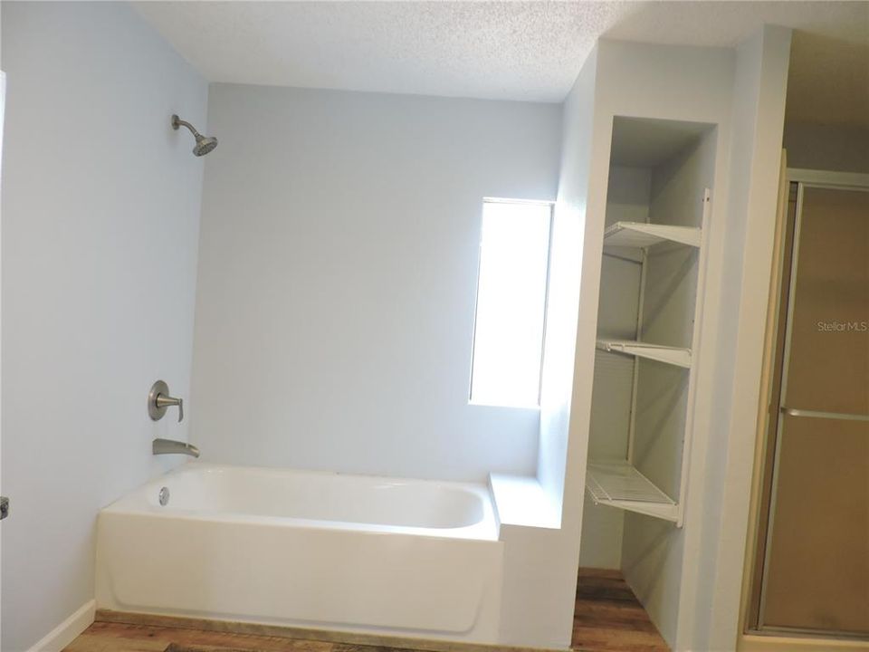 For Sale: $349,000 (3 beds, 2 baths, 1716 Square Feet)