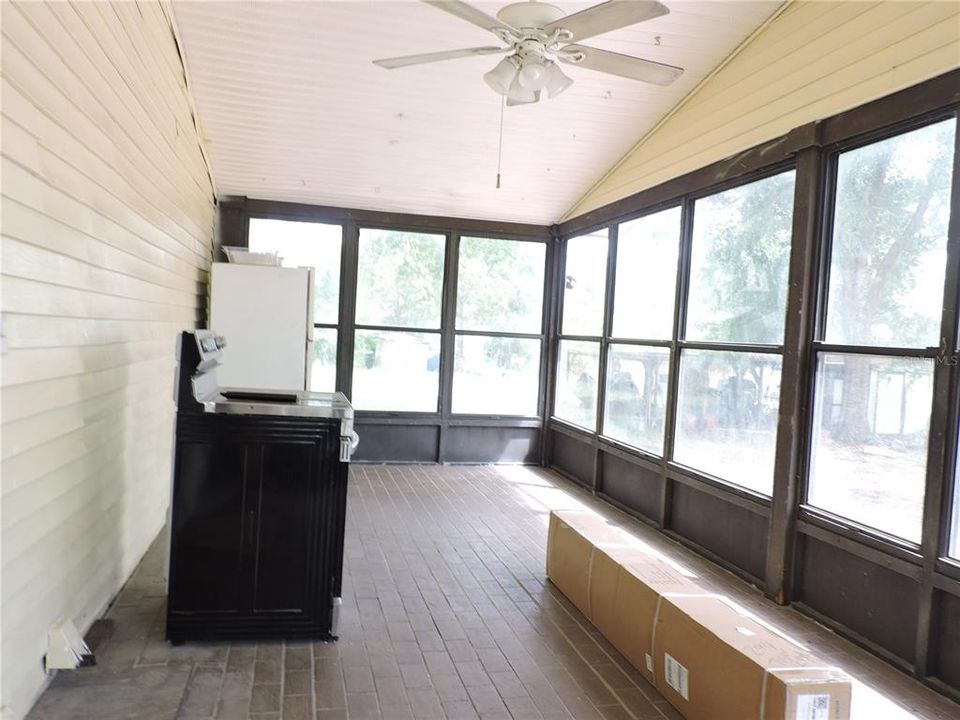 For Sale: $349,000 (3 beds, 2 baths, 1716 Square Feet)