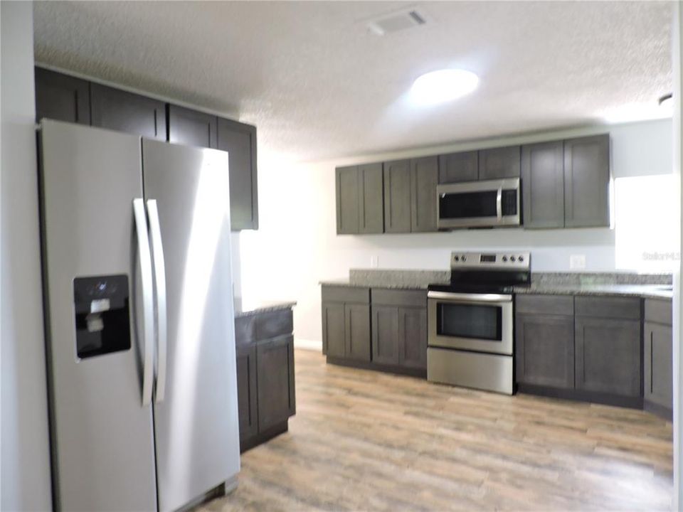 For Sale: $349,000 (3 beds, 2 baths, 1716 Square Feet)