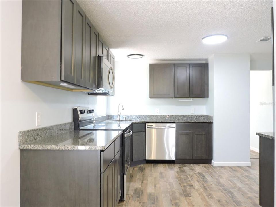 For Sale: $349,000 (3 beds, 2 baths, 1716 Square Feet)
