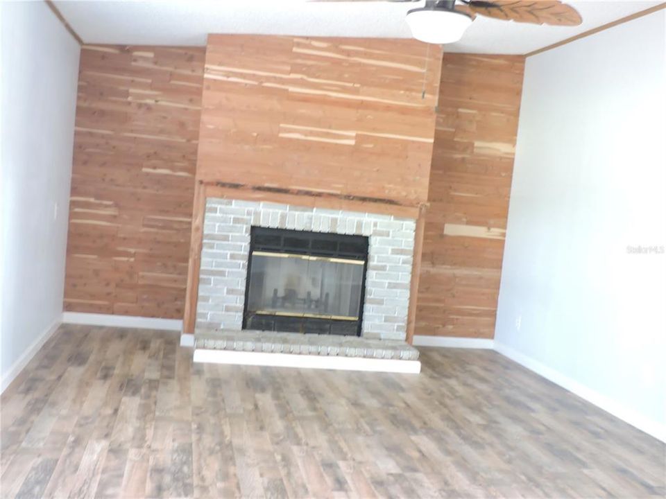 For Sale: $349,000 (3 beds, 2 baths, 1716 Square Feet)
