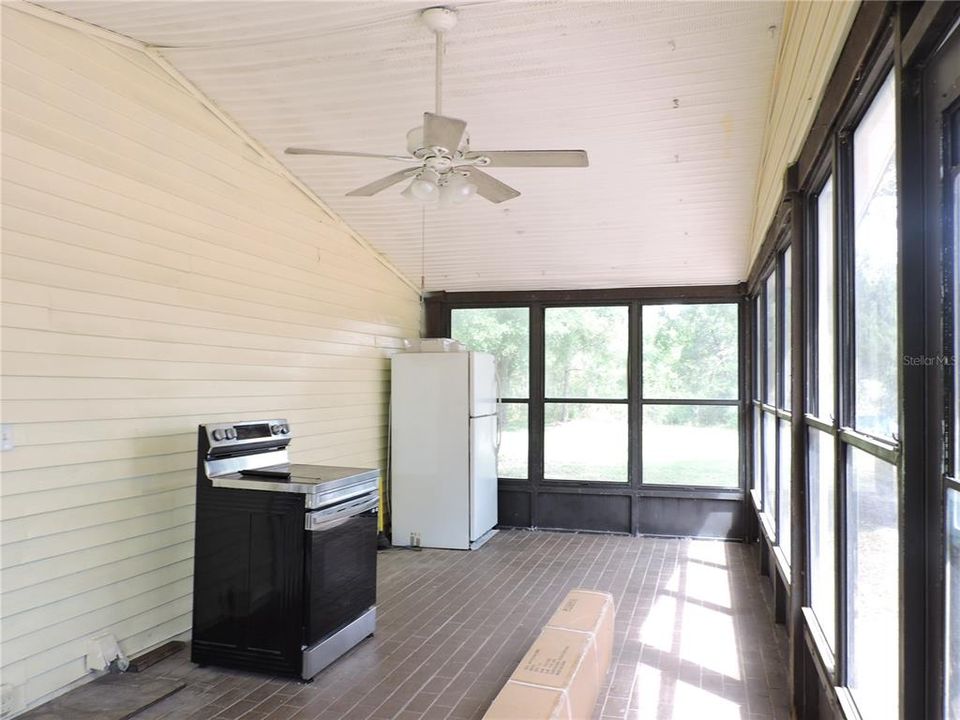 For Sale: $349,000 (3 beds, 2 baths, 1716 Square Feet)