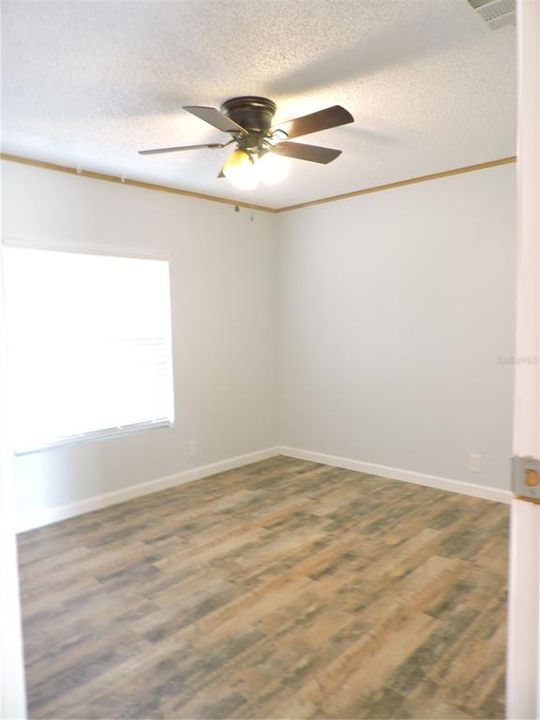 For Sale: $349,000 (3 beds, 2 baths, 1716 Square Feet)