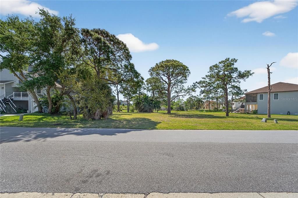 En Venta: $158,000 (0.22 acres)