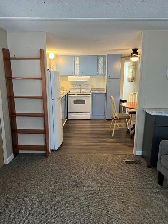 For Sale: $78,000 (2 beds, 1 baths, 720 Square Feet)