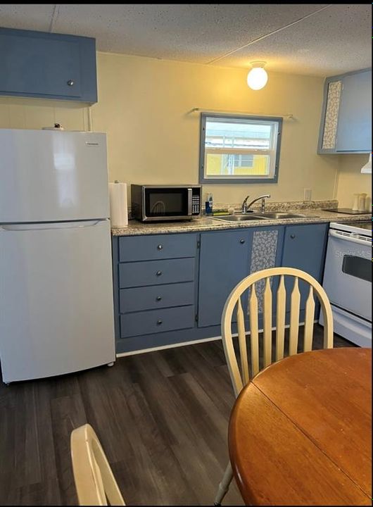 For Sale: $78,000 (2 beds, 1 baths, 720 Square Feet)
