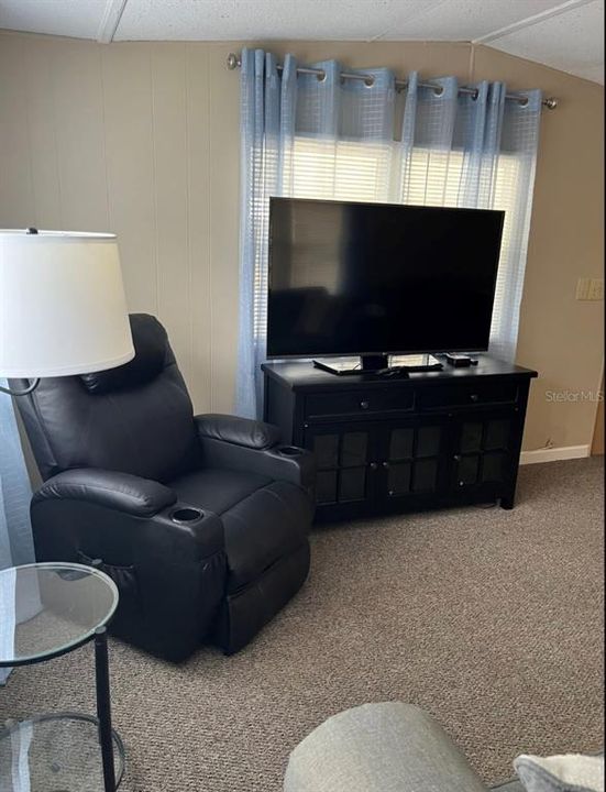 For Sale: $78,000 (2 beds, 1 baths, 720 Square Feet)