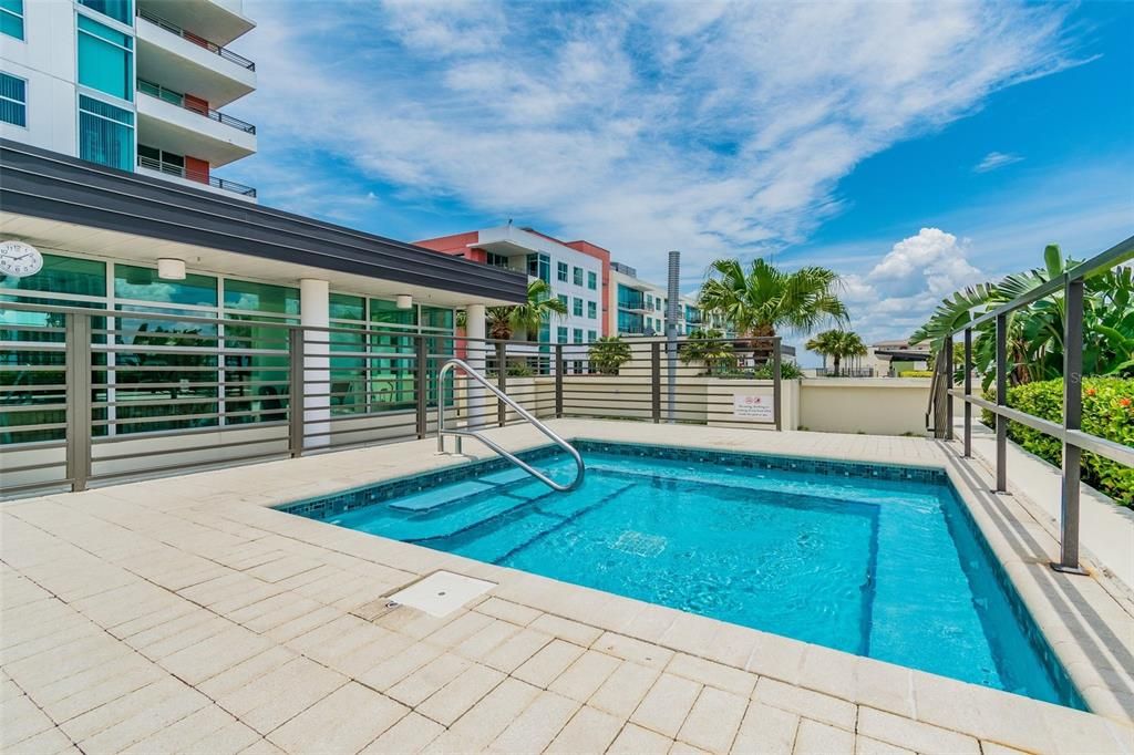 Active With Contract: $2,699 (2 beds, 1 baths, 1050 Square Feet)