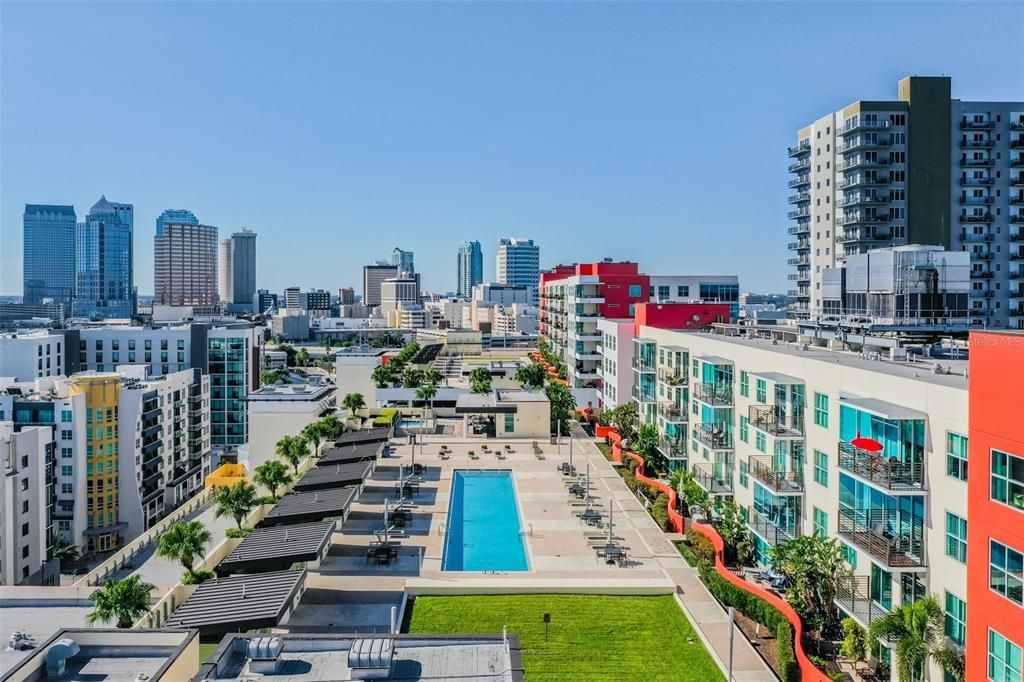 Active With Contract: $2,699 (2 beds, 1 baths, 1050 Square Feet)