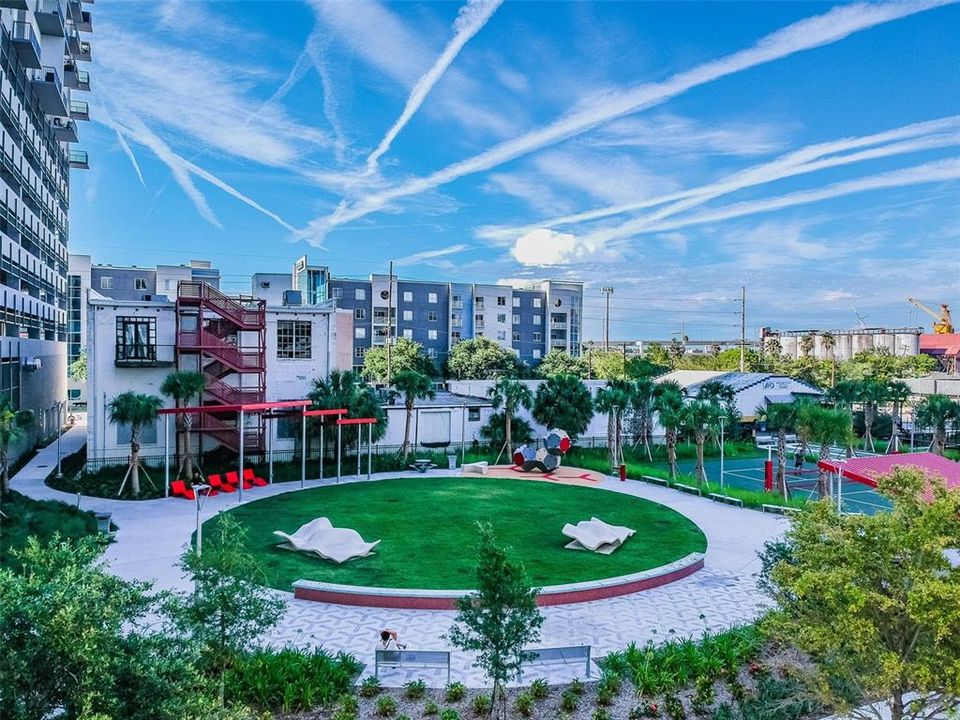 Active With Contract: $2,699 (2 beds, 1 baths, 1050 Square Feet)