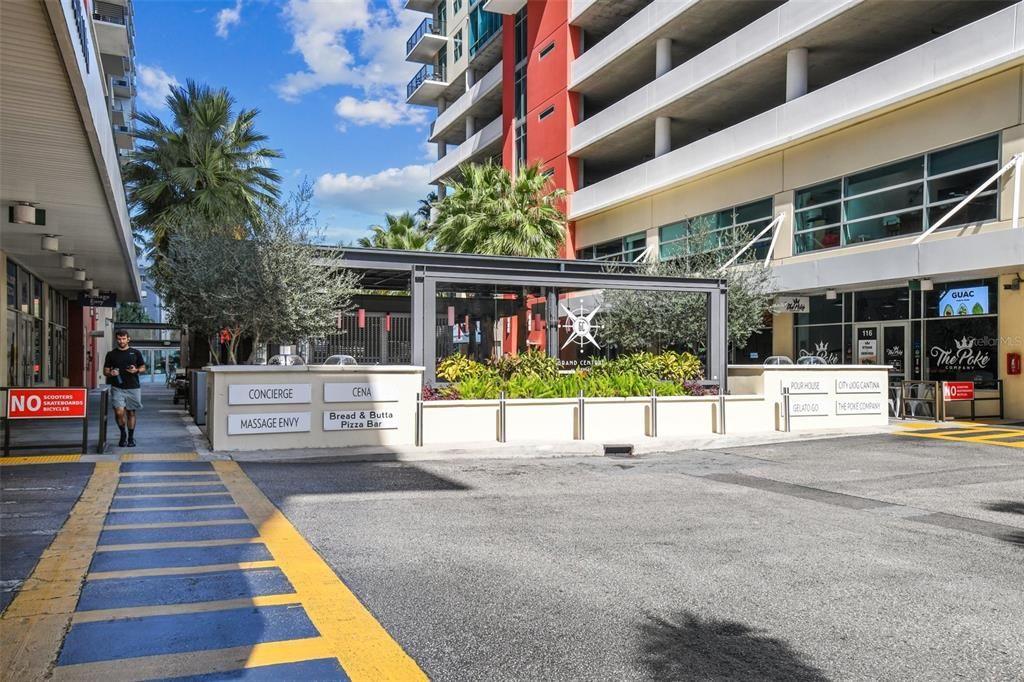 Active With Contract: $2,699 (2 beds, 1 baths, 1050 Square Feet)