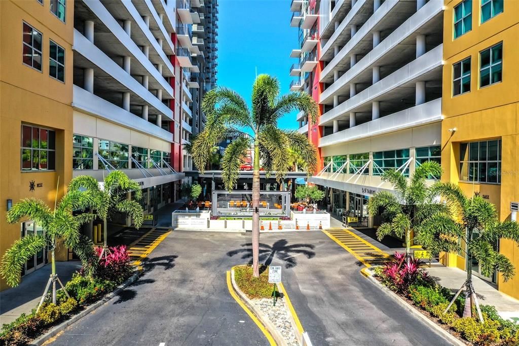 Active With Contract: $2,699 (2 beds, 1 baths, 1050 Square Feet)