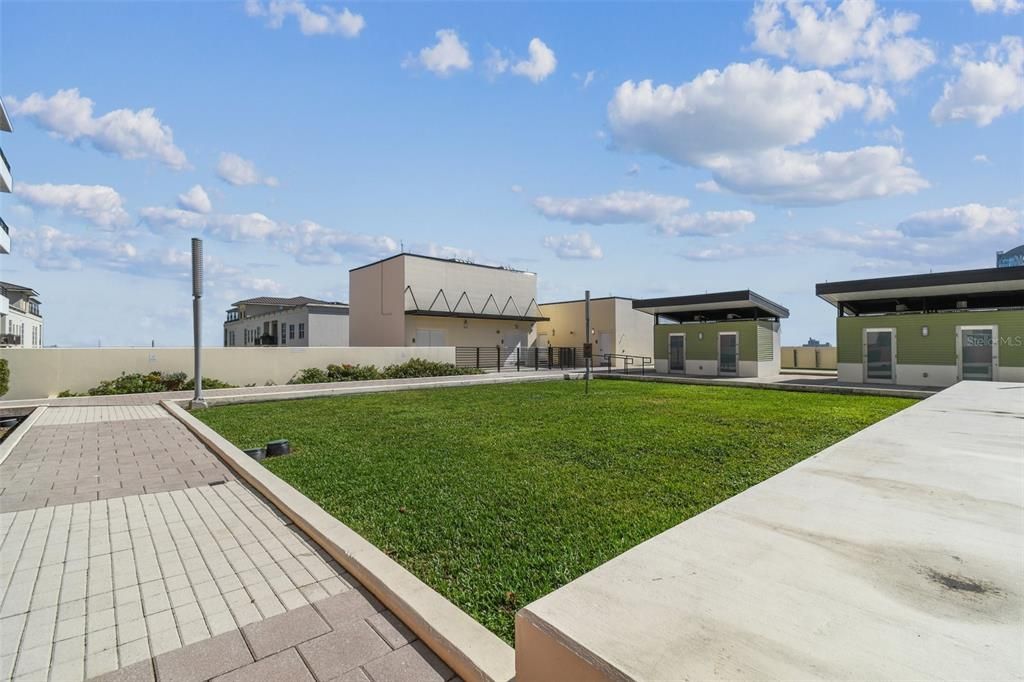 Active With Contract: $2,699 (2 beds, 1 baths, 1050 Square Feet)