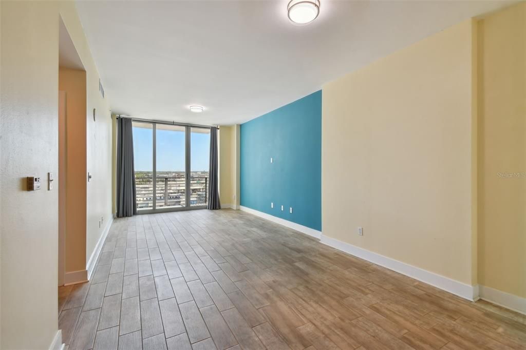 Active With Contract: $2,699 (2 beds, 1 baths, 1050 Square Feet)